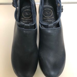 No 6 Navy clogs ladies